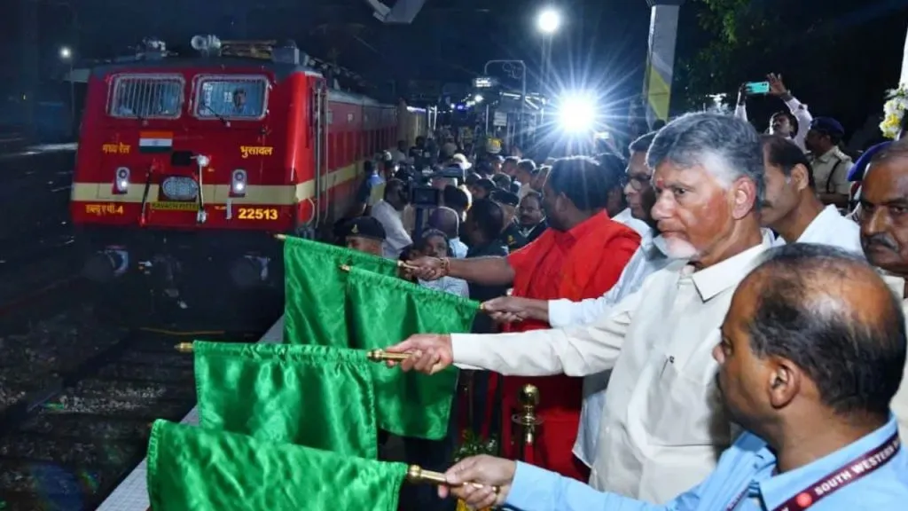 కుప్పంలో రైల్వే విప్లవం: రెండు ఎక్స్ప్రెస్ రైళ్ల హాల్ట్ ప్రారంభం! – movies కుప్పంలో రైల్వే విప్లవం: రెండు ఎక్స్ప్రెస్ రైళ్ల హాల్ట్ ప్రారంభం! – movies